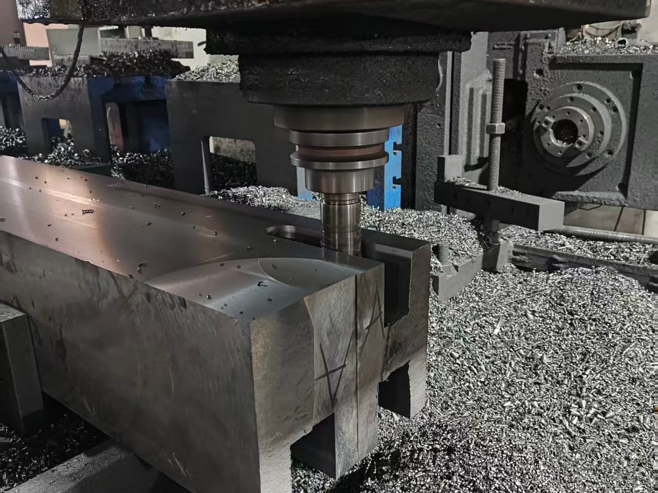 Raw material processing in the gabion machinery workshop